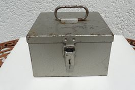 Metallkasse Geldkassette vintage une caisse à monnaie trésor
