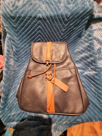 Rucksack Kunstleder schwarz braune Akzente neu