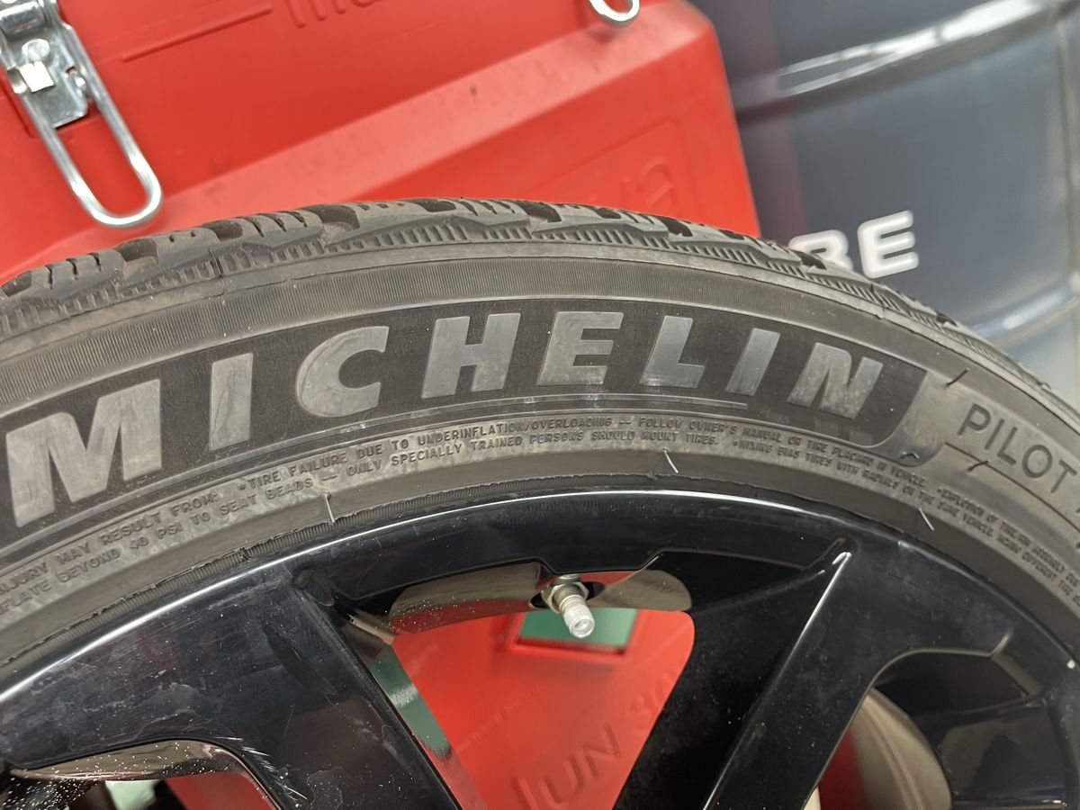 Altro in Scrittura & Disegno: 245/45R20 103V – Usato da Reinach AG venduto da pred1512 4