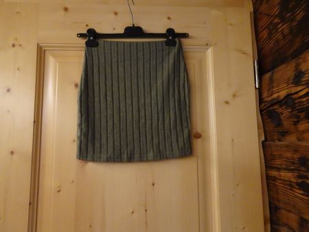 NEUER Minirock Strickoptik Olivgrün Gr. XS/34 - 226202