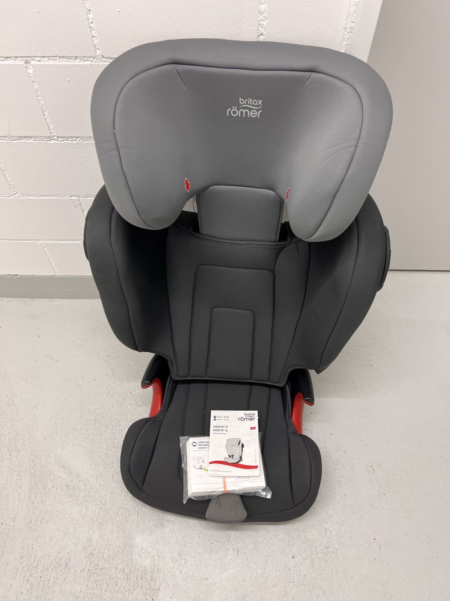 Britax Römer Seggiolini per auto: Kindersitz Britax Römer Kidfix 2 S – Usato da Stäfa venduto da tmq