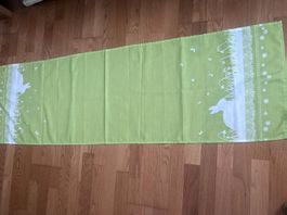 Frühlingsdeko: Tischläufer Ostern mit Hasenmotiv, Grün