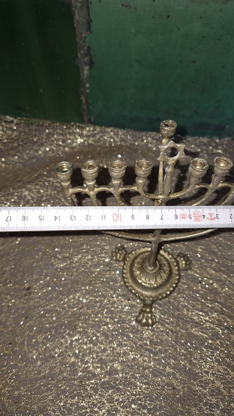 Tutte le decorazioni: Leuchter Judaica Messing 9 Arme  – Usato da Kölliken venduto da Upcycling-by-Mc-TAM 4