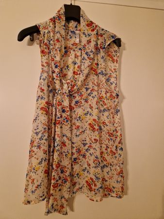 Blumen Bluse mit Schlaufe in grösse L