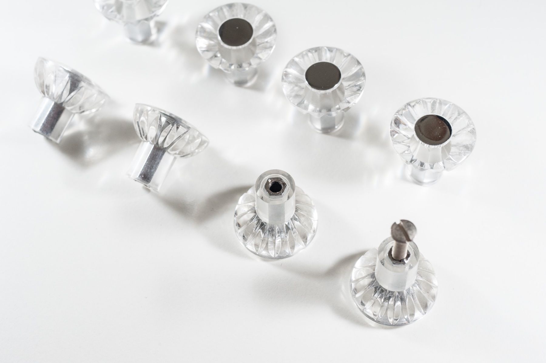 Bottoni: 8 Stück Möbelknöpfe Plexiglas / Metall in Silber – Usato da Schwerzenbach venduto da floridan 1