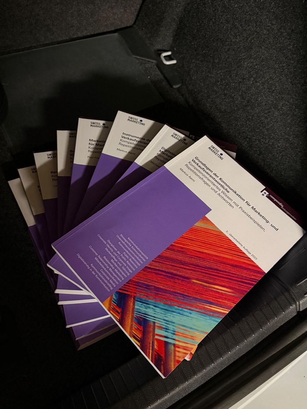 Livres: Marketingfachfrau/-mann | 8 Lehrbücher | Paket oder einzeln – Neuf (Voir description) à Düdingen par yas_778s