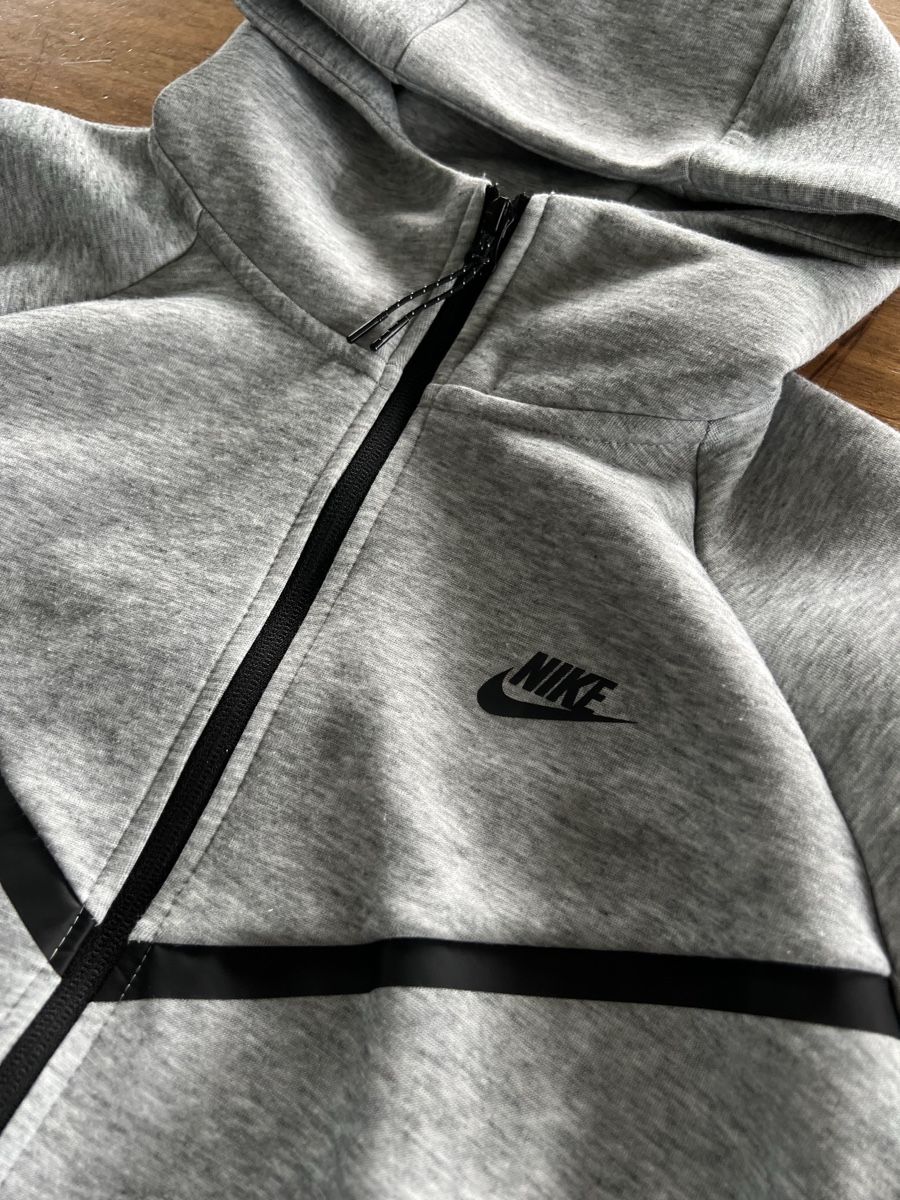Nike Jacken: Nike Tech Fleece Grey Size XL – Gebraucht aus Appenzell Steinegg von Cari-Belle 1