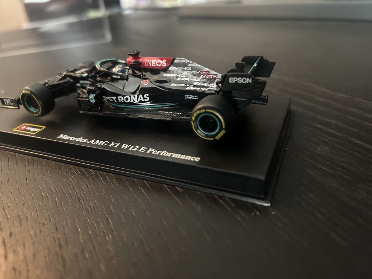 Bburago Modellautos: Mercedes-AMG F1 W12 E Performance neu – Gebraucht aus Seon von knt_1717 2