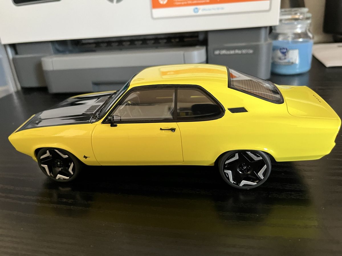 Opel Modellini d'auto: Opel Manta E-Elektro. 1:18 Otto – Nuovo e nell'imballaggio originale da Rümlang venduto da Papamoll4