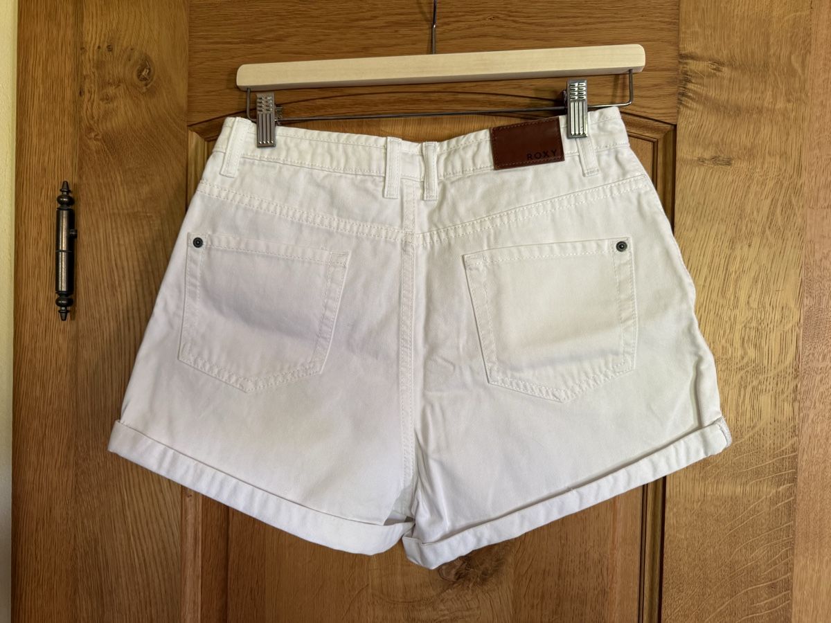 Roxy Pantaloni: Short Roxy dès CHF 1.- – Nuovo (secondo la descrizione) da Commugny venduto da Flamantrose77 1