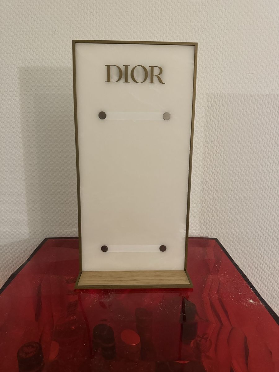 Tutte le decorazioni: Présentoir Dior officiel – Nuovo e nell'imballaggio originale da Neuchatel venduto da mar_9blm