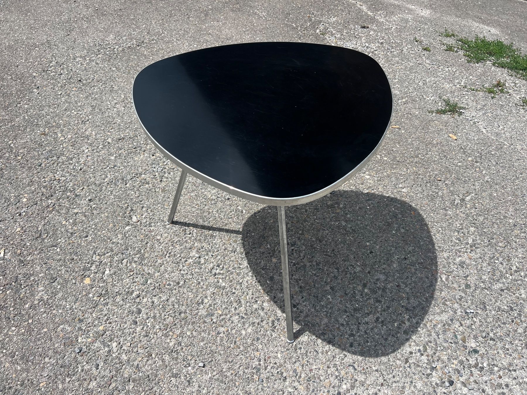 Tables: Mid-Century Tripod Couchtisch – D'occasion à Otelfingen par Yossi-68 1