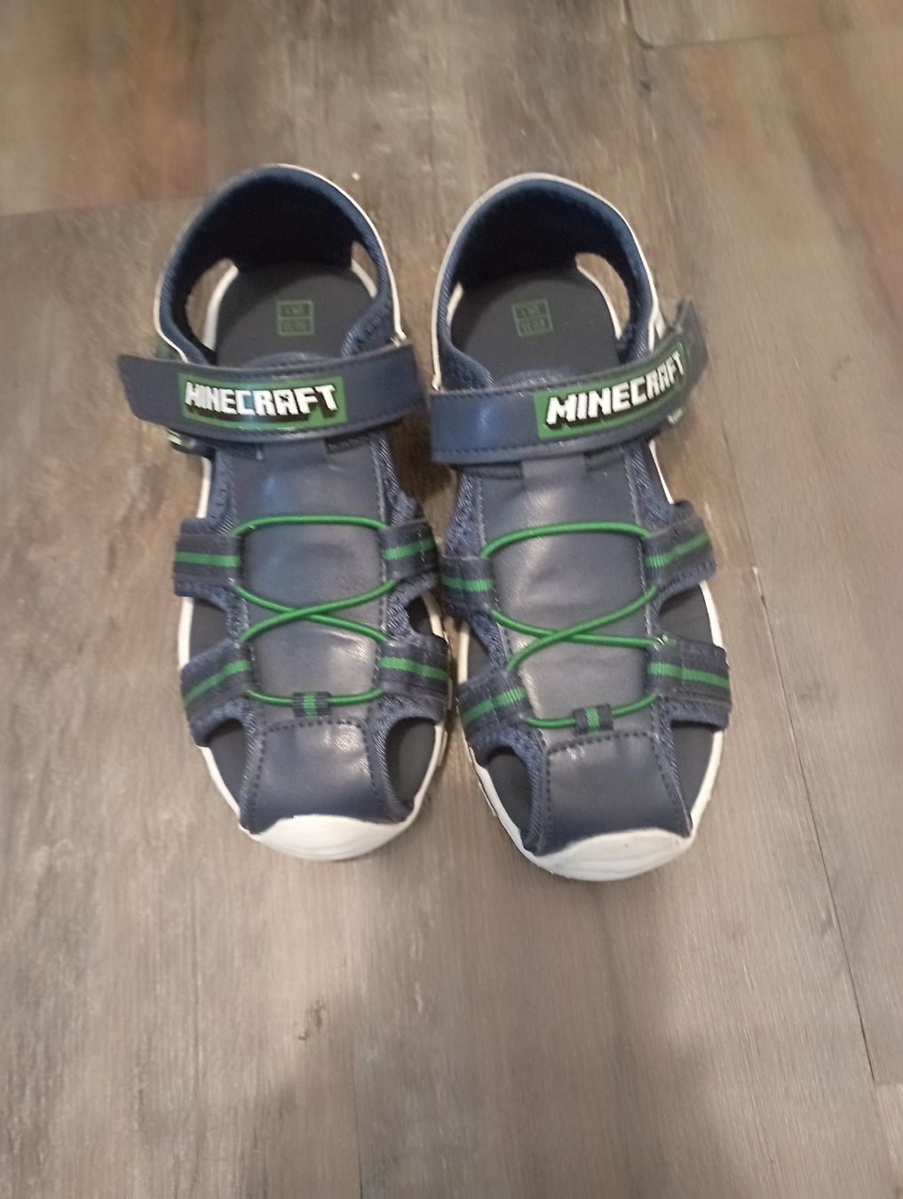 Scarpe per ragazzi: Sandalen Minecraft dunkelblau Grösse 33 gebraucht – Nuovo (secondo la descrizione) da Romanshorn venduto da dan_5hd7