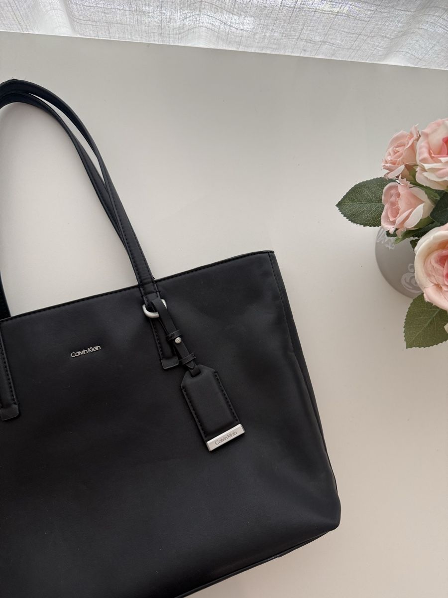 Calvin Klein Borse da donna: Calvin Klein Shopper Tasche schwarz Leder – Usato da Regensdorf venduto da Sirodtpycpvu 2
