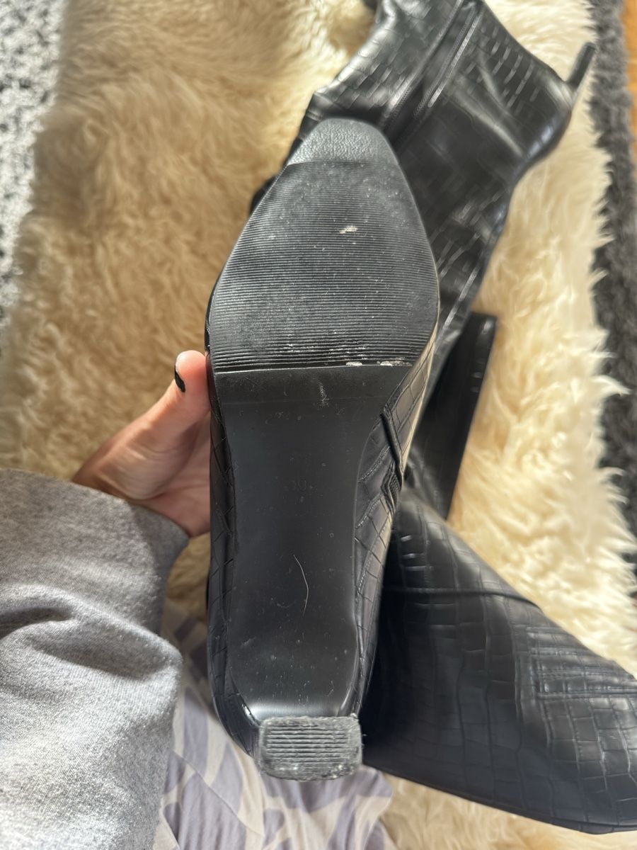 Chaussures femmes: Black Knee-High Boots with Crocodile Pattern Size 39 – D'occasion à Baar par sal_g57c 5