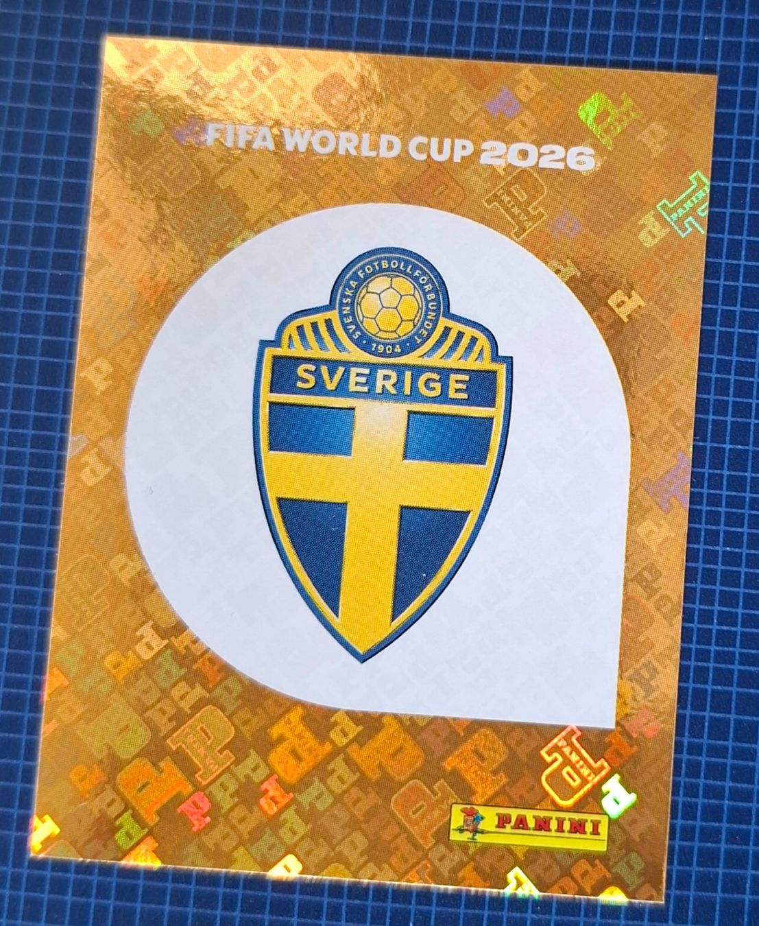 Panini Carte collezionabili: WM 2026 Paninibild Nr. SWE1. – Nuovo e nell'imballaggio originale da Rotkreuz venduto da keerthdi
