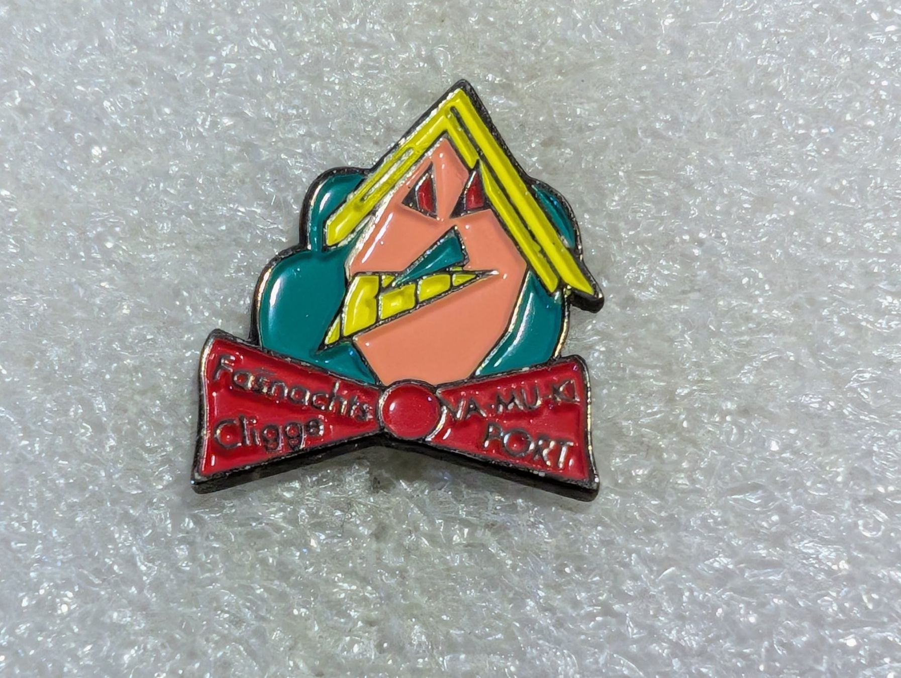 Plaketten & Abzeichen: Ansteckpin 191: Fasnachts Clique – Gebraucht aus Oppligen von Pin-Fall-Shop