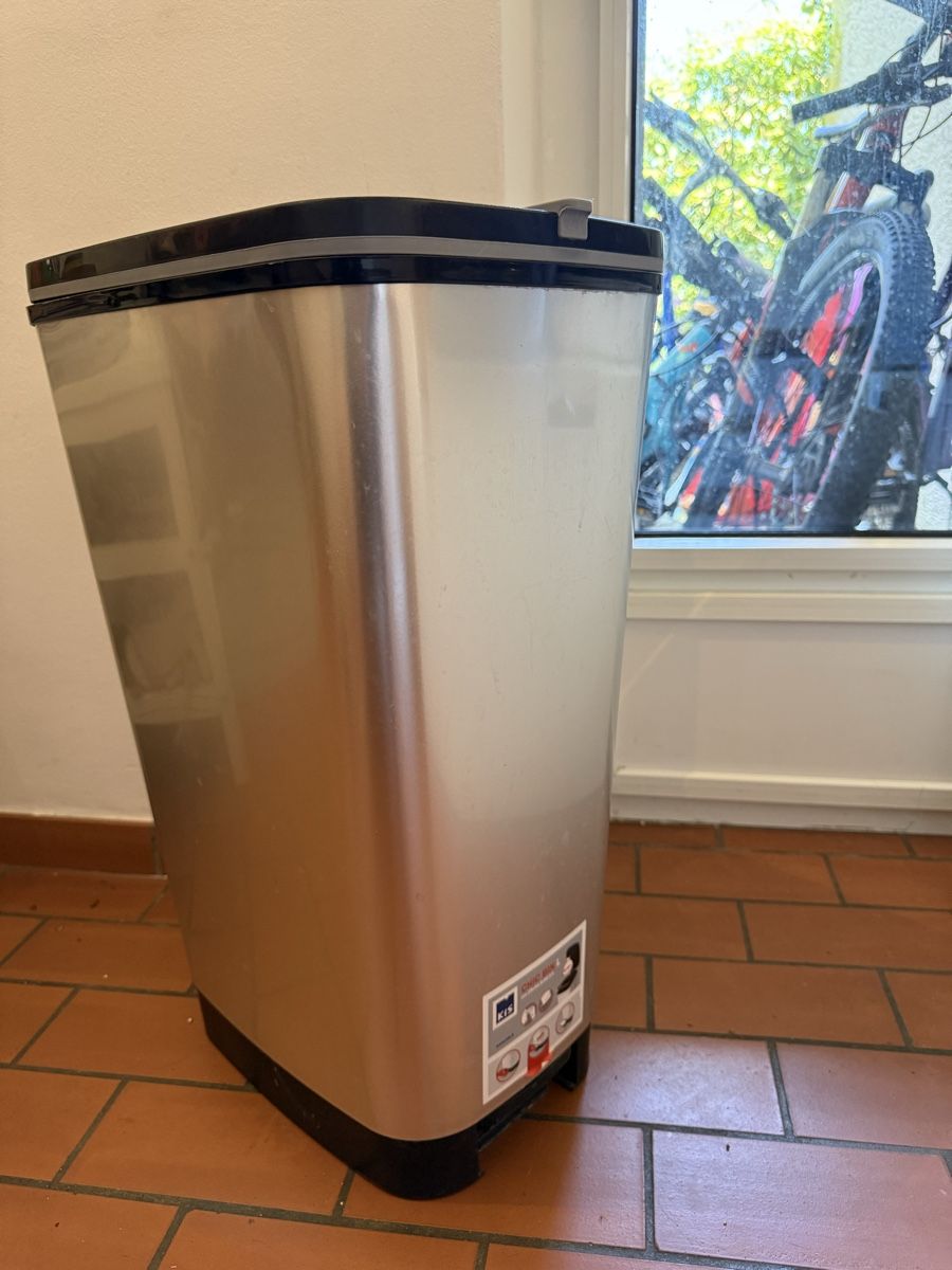 Cestini per rifiuti: Abfallcontainer / Abfall 60L / 35L – Usato da Pfaffhausen venduto da flaviajunqueira 1