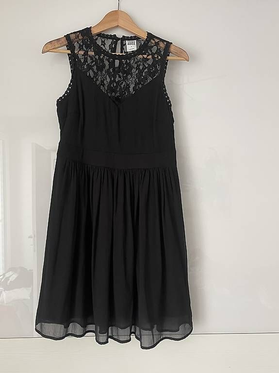 Vero Moda Kleider: Schwarzes Vero Moda Kleid in Größe M – Gebraucht aus Zürich von michaela_2024
