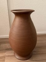 Grosse Bodenvase Keramik braun gerippt guter Zustand