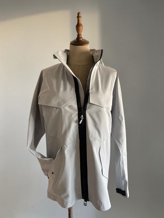 ON Running Explorer Jacket Damen S Hellgrau