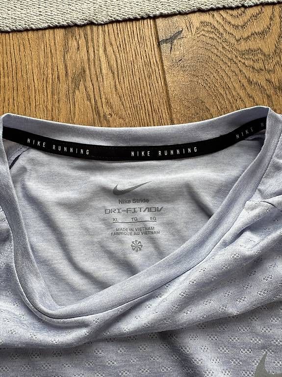 T-shirt: Nike Running Shirt – Usato da Sevgein venduto da jim_tby9 1