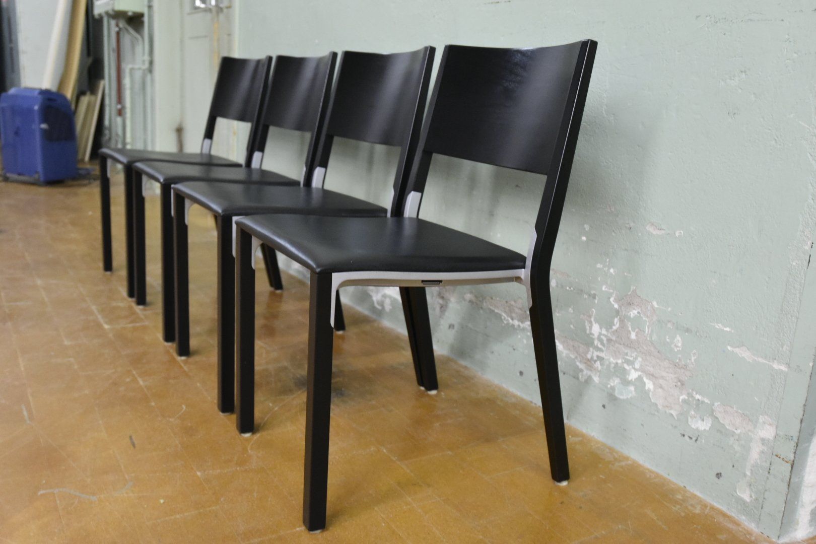Dietiker Sedie: 4Stk. Stühle Dietiker mit Lederbezug Modell Base – Usato da Lichtensteig venduto da Usedinstorecom 1