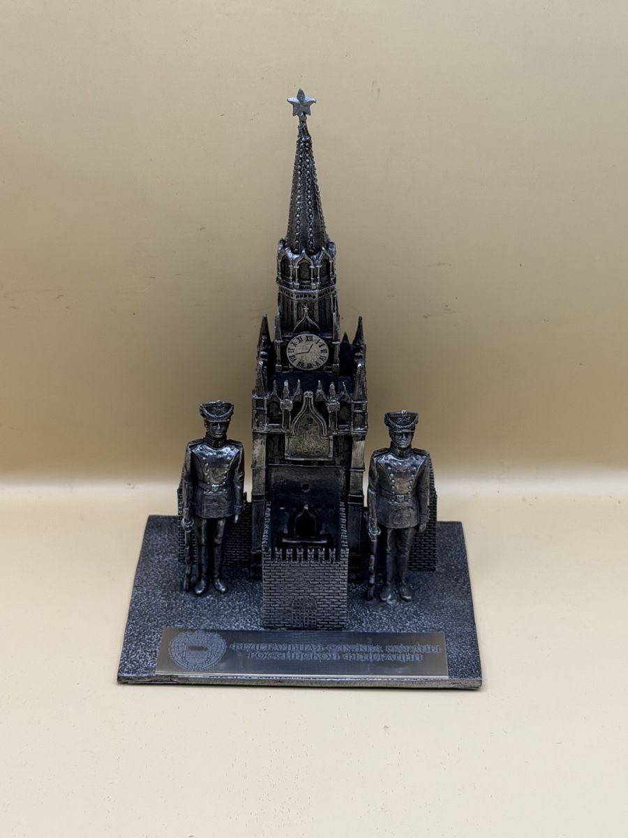 Statuette: FSO Kremlin Moscow Official Russian Guards Statue Boxed – Usato da Genève venduto da sho_67qj 1