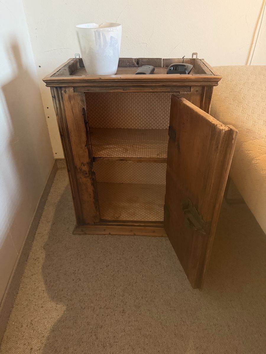 Commodes: Alte Möbel  – D'occasion à Kollbrunn par Jani2015 1