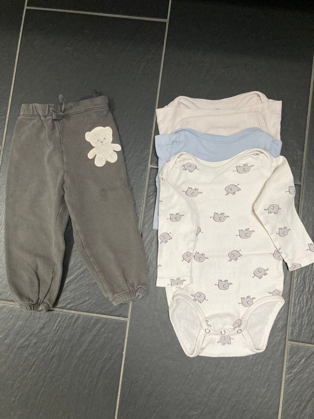 Lotti di vestiti: Jacke Teddy Windjacke Body Hose Gr. 80 – Usato da Oberterzen venduto da fla_2f9q 3