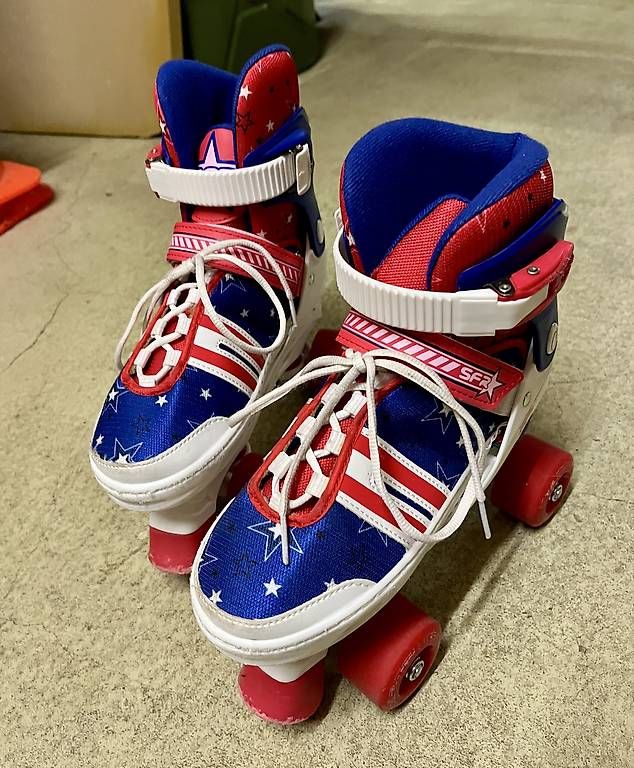 Pattini in linea & Pattini a rotelle: Rollschuhe Grösse 33-37 – Usato da Ittigen venduto da Heffalumpi 1