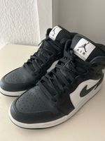 Jordan 1 Mid Sneakers schwarz weiss Grösse 40