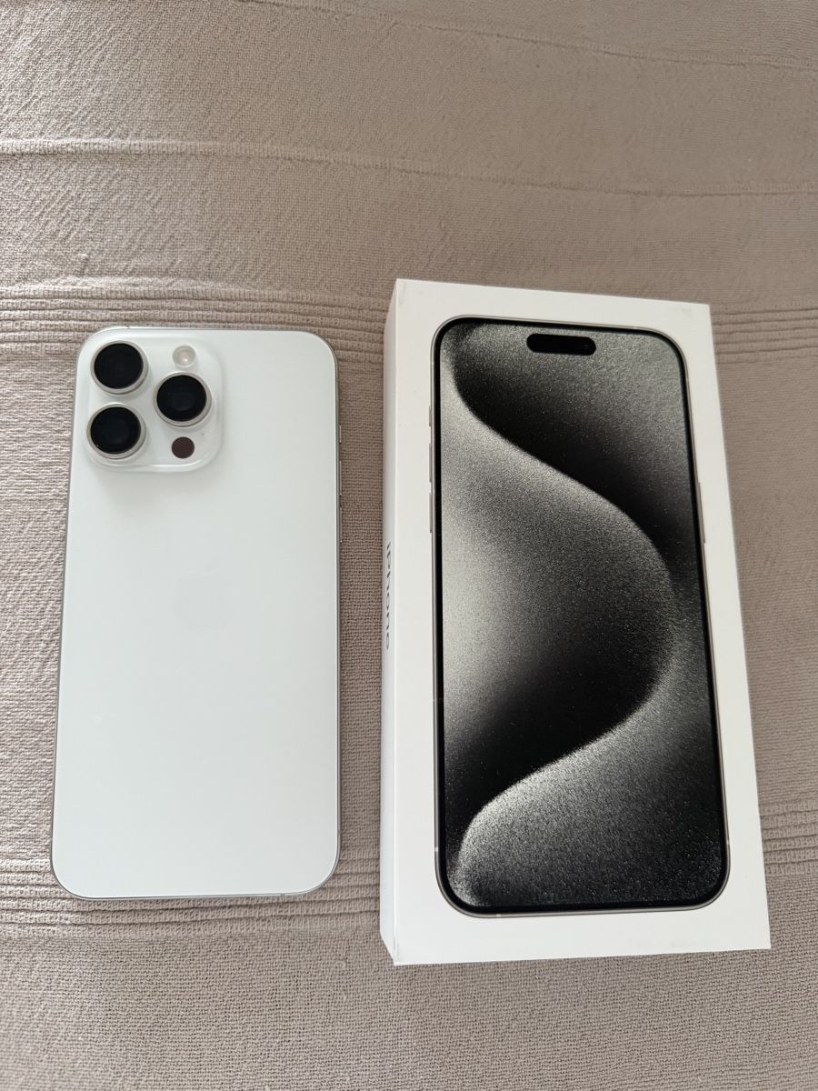 Apple Telefoni cellulari / Smartphones: iPhone 15 PRO MAX 256GB – Usato da Niederglatt ZH venduto da Elena92 1
