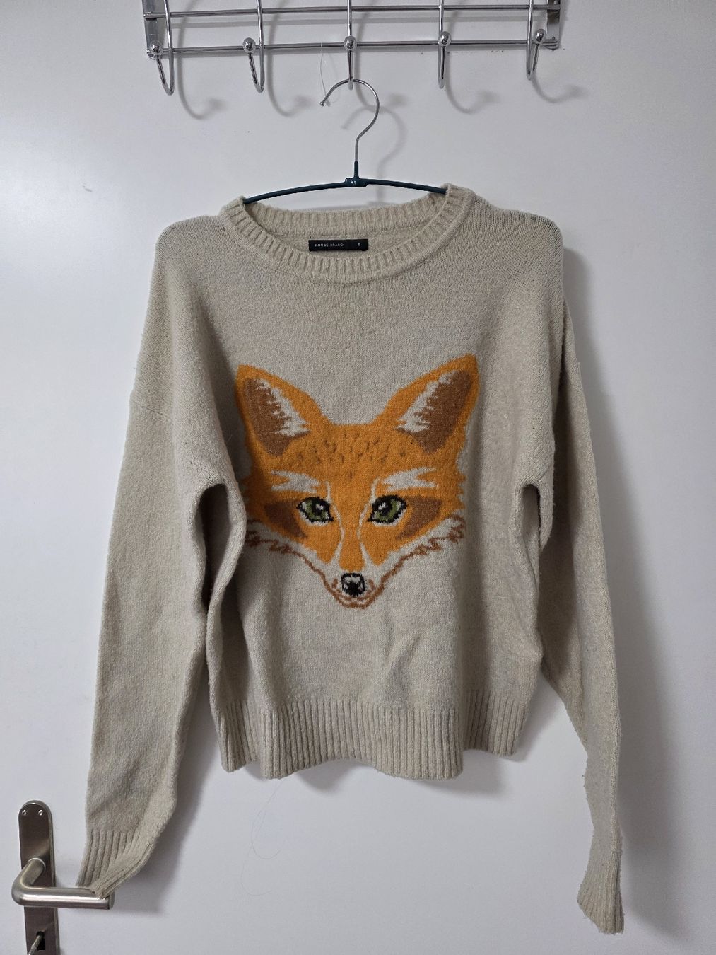 Pullover & Sweatshirts: Beige fox sweater, size S – Gebraucht aus Herrenschwanden von dnv_z25w