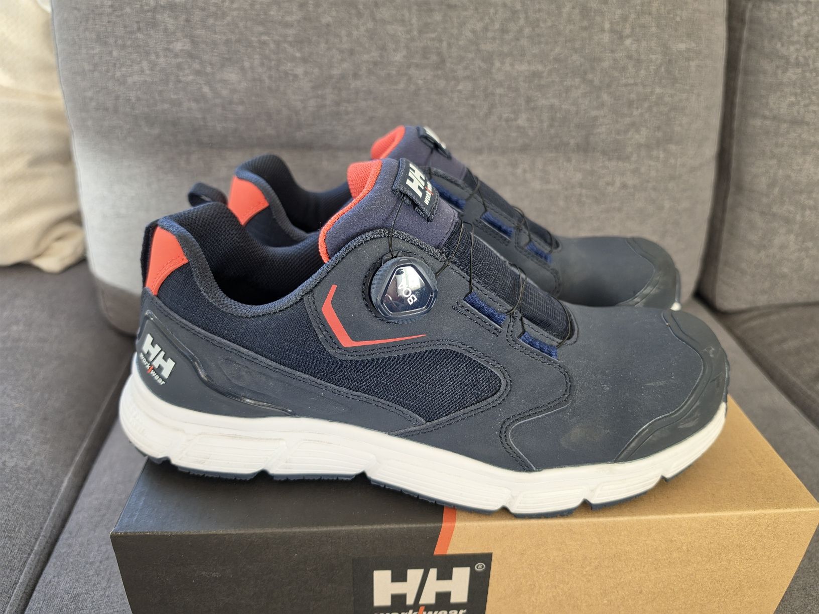 Helly Hansen Chaussures hommes: Sicherheitsschuhe Helly Hansen Boa System Grösse 46 – D'occasion à St.Erhard par Bhummel
