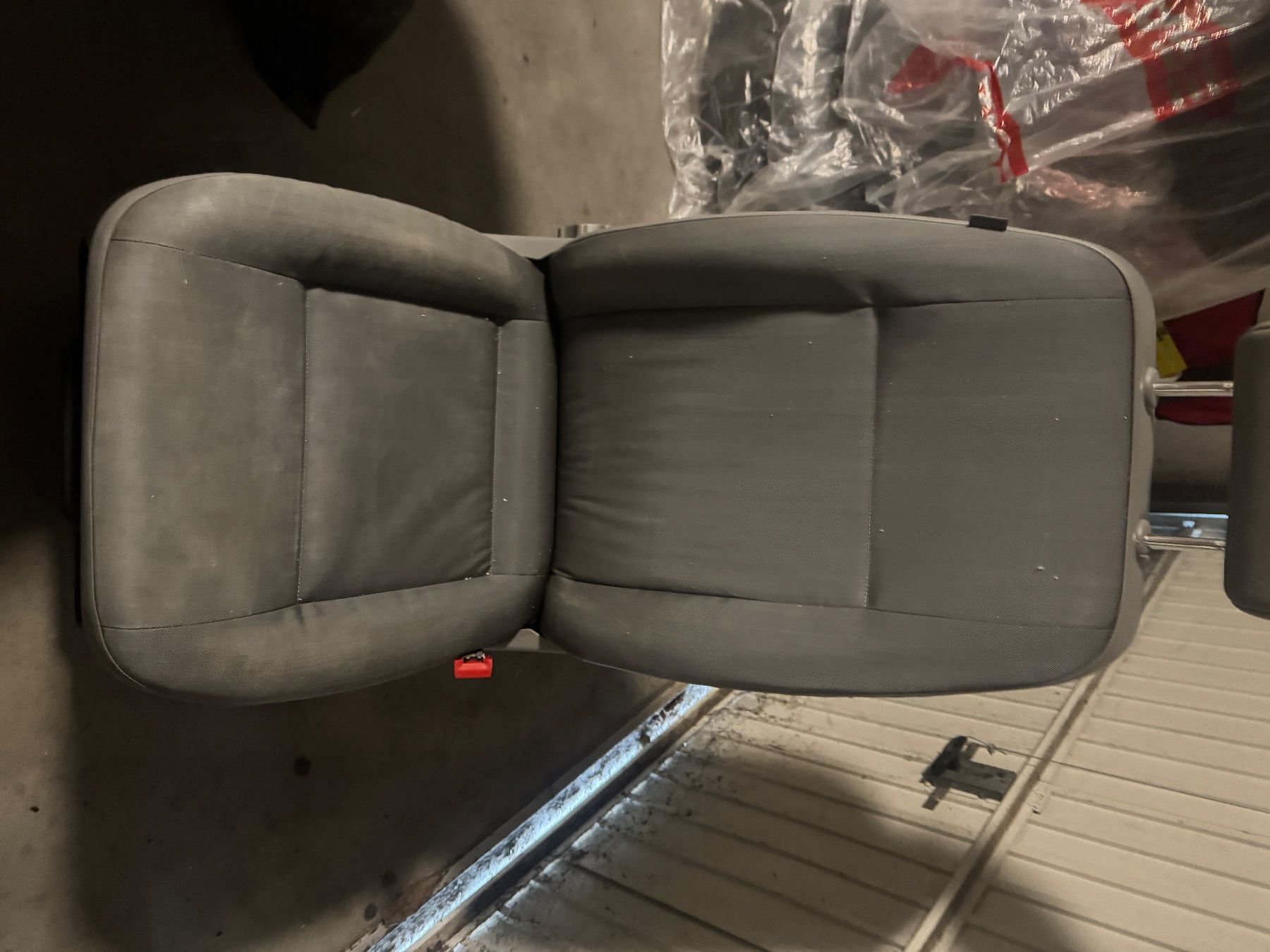 Tutti i ricambio: Beifahrersitz T5 – Usato da Regensdorf venduto da weiningerl