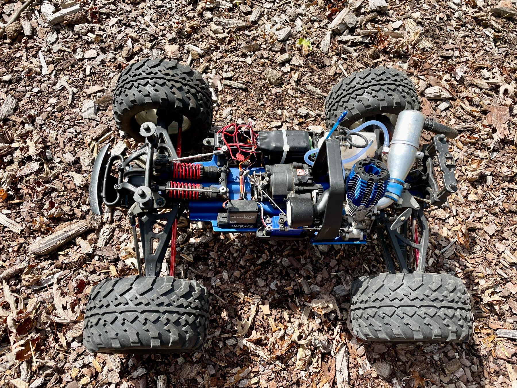 Traxxas RC Modellbau: Traxxas Revo 3.3 – Gebraucht aus Echandens von  5