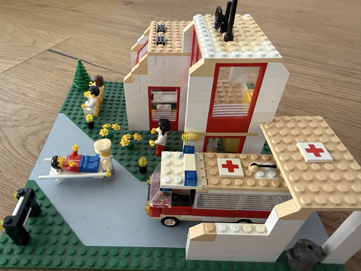 Lego Spielzeuge: Lego 6380 Krankenhaus – Gebraucht aus Altdorf UR von Sanna08 3