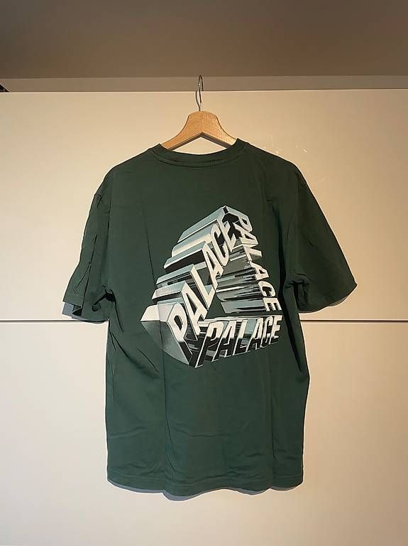 Palace T-shirts: Palace Tri-Chrome T-Shirt L – D'occasion à Brislach par MarcB. 1