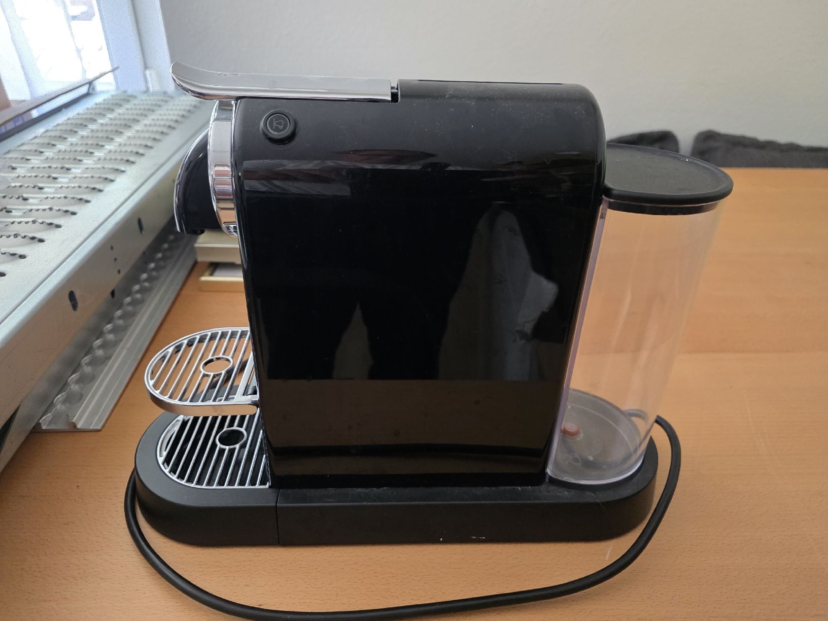Nespresso Macchine per caffè & Macchine per espresso: Kaffeemaschine Nespresso Pixie D113 schwarz gebraucht – Usato da Sempach Station venduto da SwissRolli 4