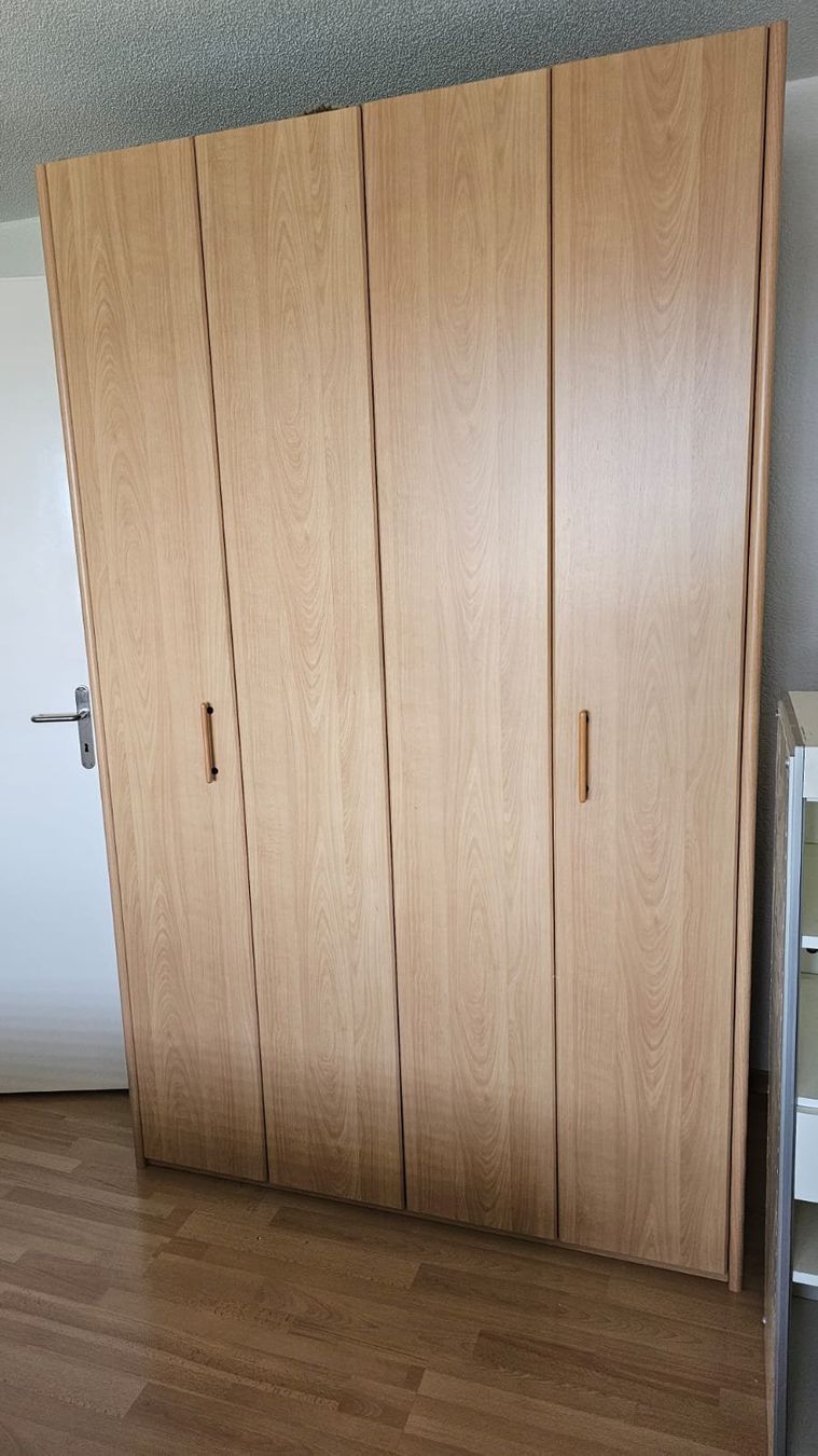Tische: Esstisch aus Eichenholz sowie weitere Möbel (gratis) – Gebraucht aus Bern von Freemedia 5