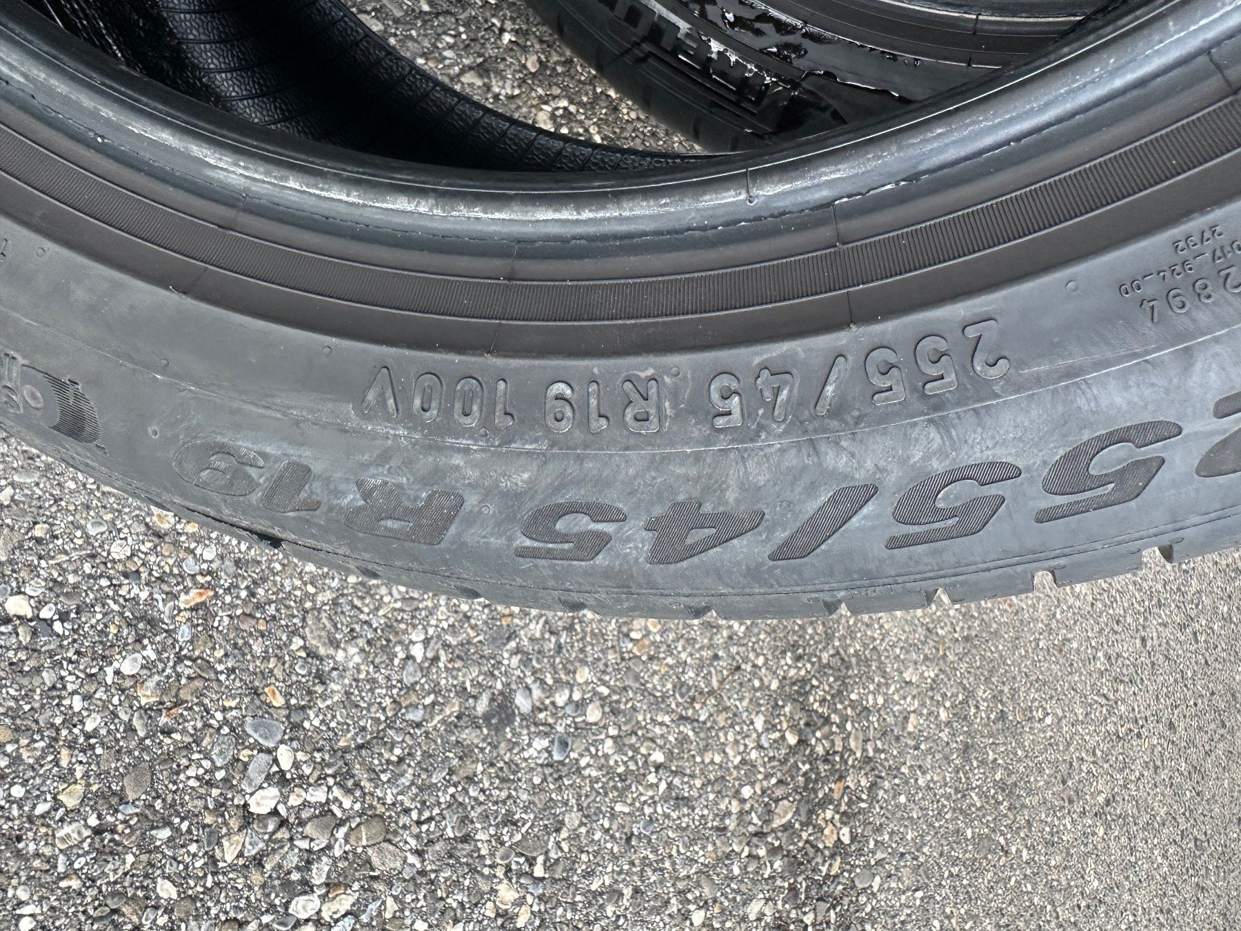 Pneus & Kompletträder: 4 Sommerreifen Pirelli scorpion 255/45 R19 100V Seal inside – Gebraucht aus Günsberg von fuerstvgb 4
