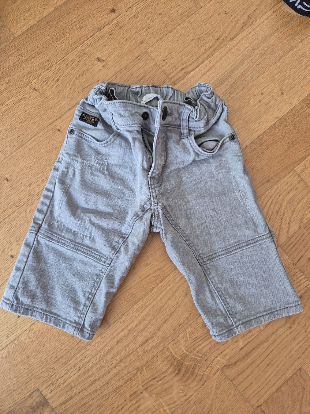 Pantaloni: kurze Hosen Grösse 104 – Usato da Rickenbach SO venduto da S.u.n.s.h.i.n.e.83