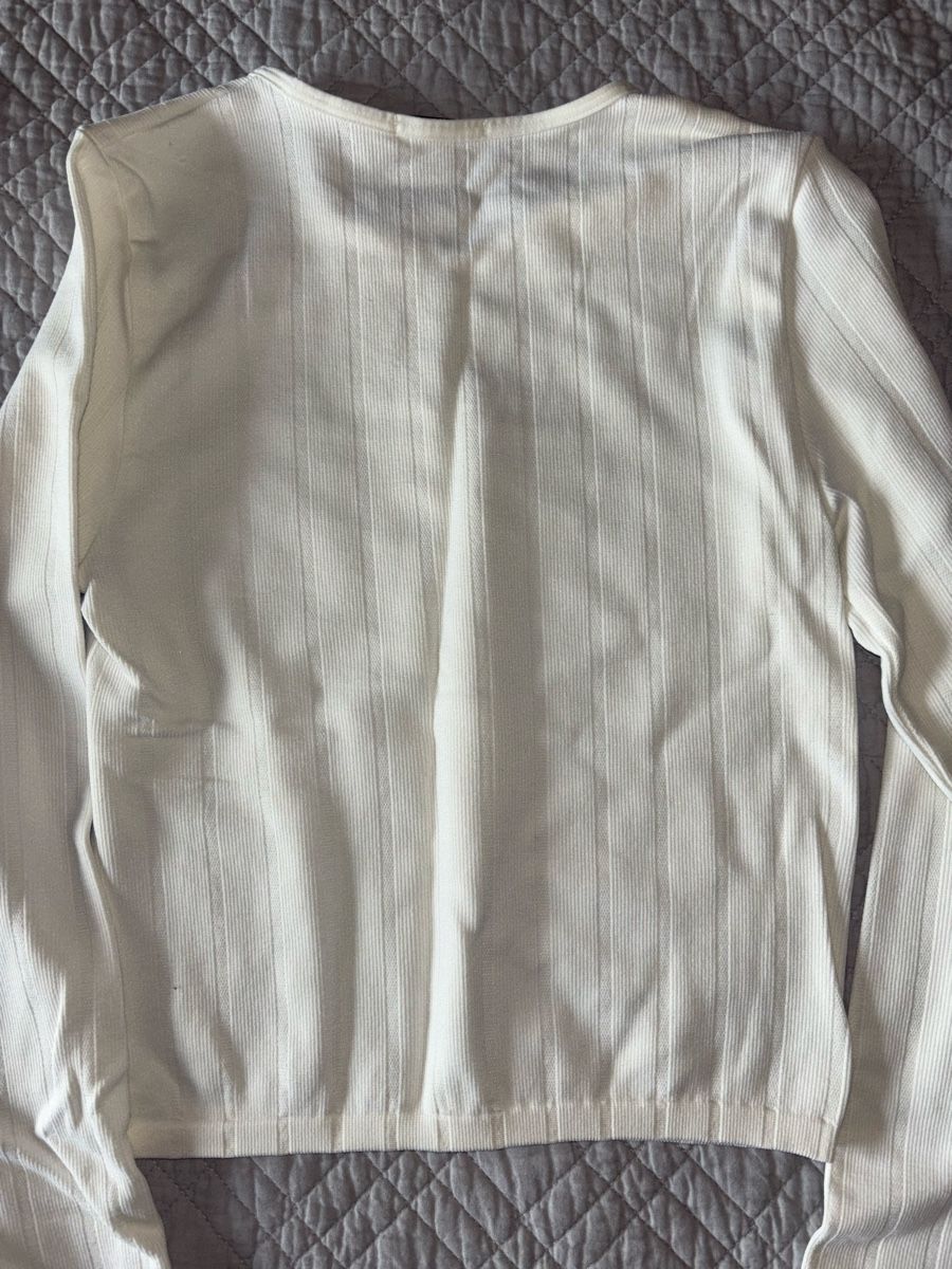 Tops: Pull Blanc Côtelé Taille M – D'occasion à Lausanne par shabnam.t 4