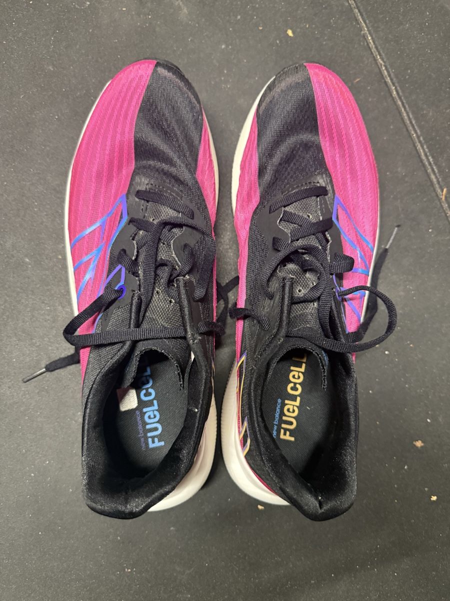 New Balance Scarpe da uomo: NewBalance Fuelcell Rebel V2 – Usato da Morges venduto da osc_klm9