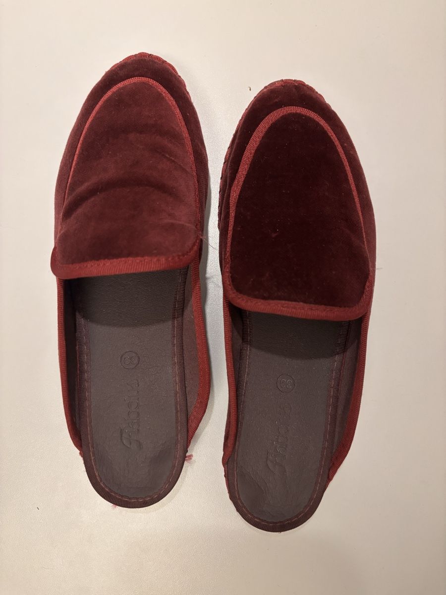 Damenschuhe: Flabelus Pantoffeln aus Wildleder Rot – Gebraucht aus Zollikon von han_rvt8 1
