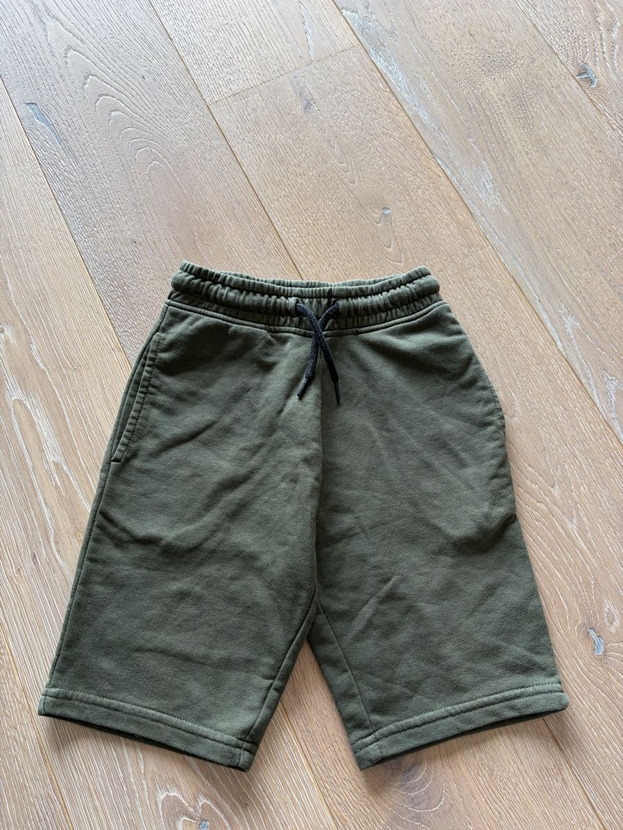 Next Pantaloni: Shorts von Next Grösse 134 – Usato da Aarburg venduto da cha_6t8j
