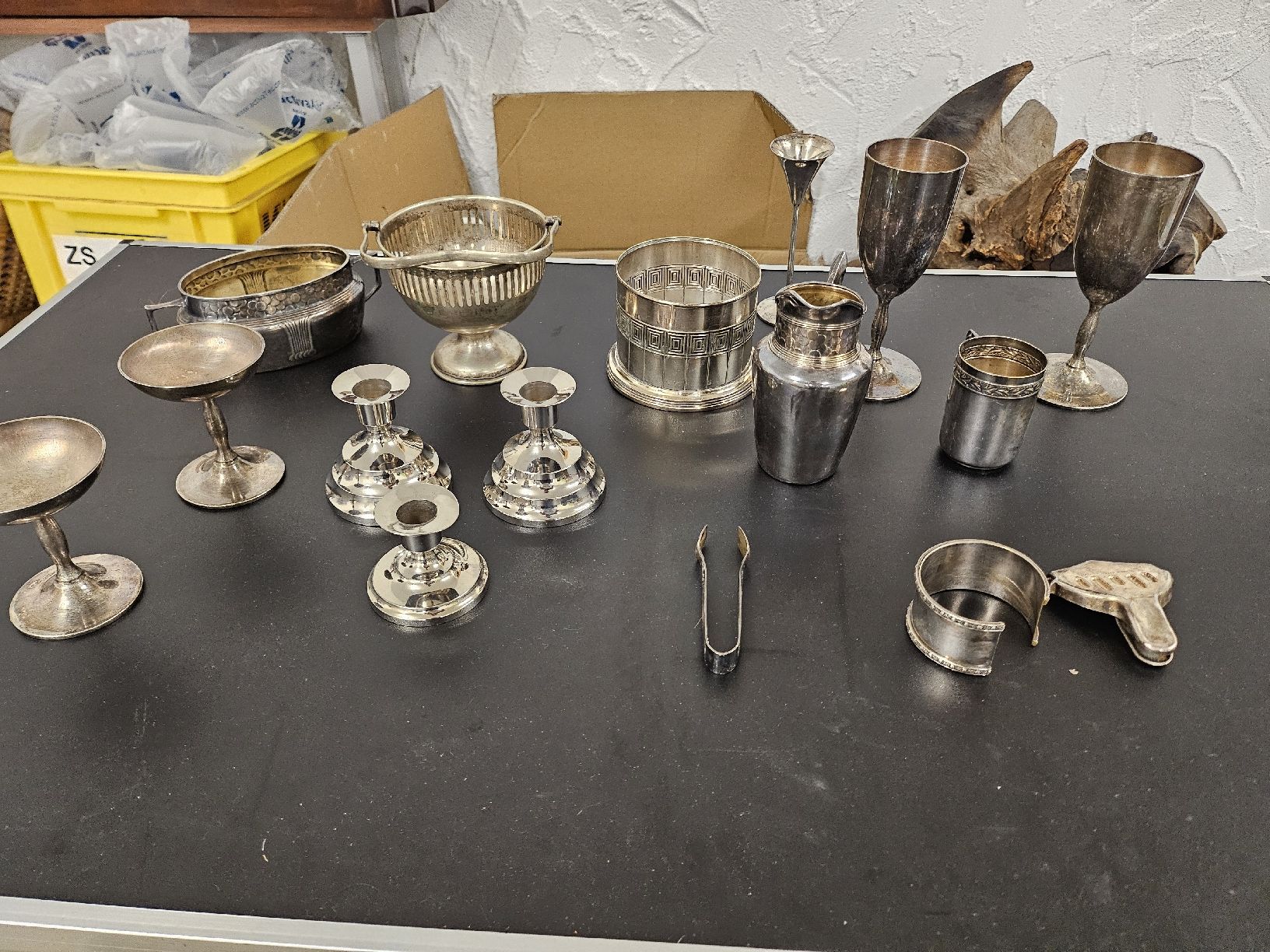 Set di posate: Silber oder Versilbert Konvolut  Becher Kerzenhalter und Div – Usato da St. Gallen venduto da Cocos_Ricardo 1