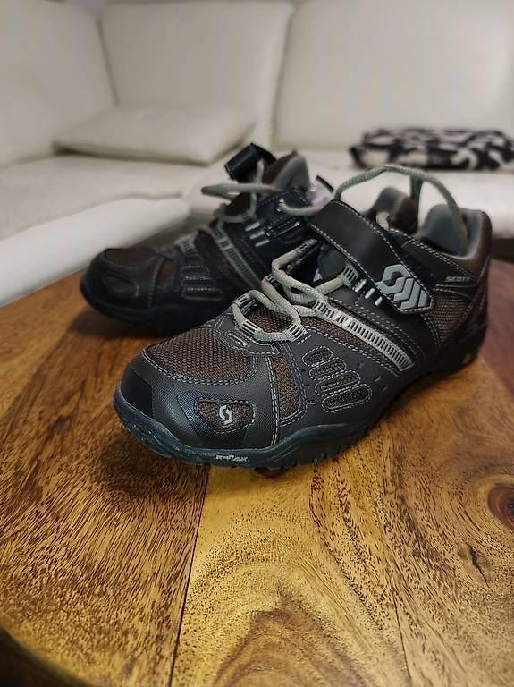 Herrenschuhe: MTB Velo Schuhe 42 – Gebraucht aus Fahrwangen von Marhaut 1