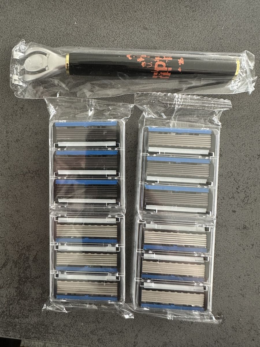 Rasoi & Lamette da barba: 2 Griffe Rasierklingeb 48 Stück Set, 48 – Nuovo e nell'imballaggio originale da Kloten venduto da digi-Galaxy 1